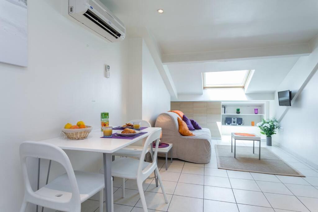 Apartment Port 2 - Spacious And Central W Ac On The Port *